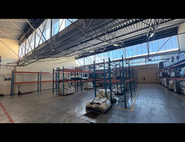 2,600M² WAREHOUSE FOR SALE IN WYNBERG